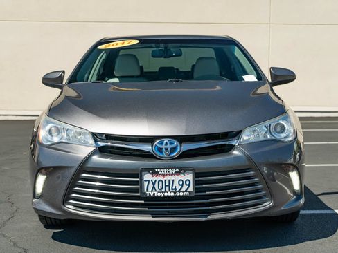 Used 2017 Toyota Camry XLE w/ Moonroof Package FWD image 2