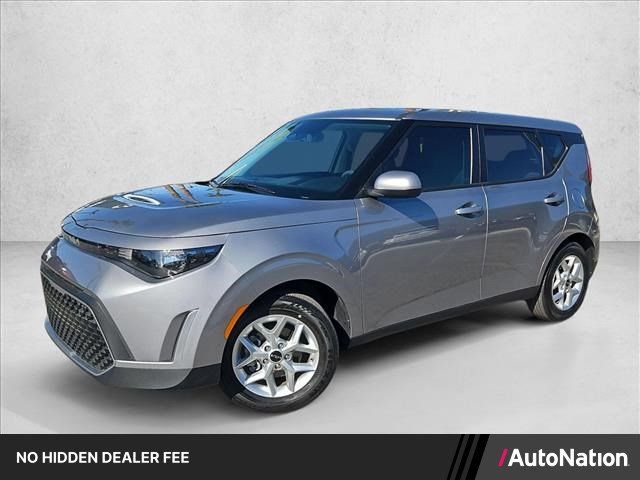 Used 2025 Kia Soul LX w/ LX Technology Package FWD image 1