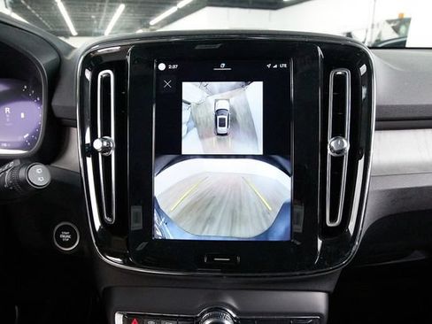 Certified 2024 Volvo XC40 B5 Ultimate w/ Protection Package Premier AWD/4WD image 15