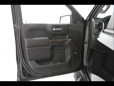 Used 2021 Chevrolet Silverado 1500 LT Trail Boss w/ Convenience Package II AWD/4WD image 4
