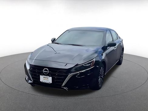 Used 2025 Nissan Altima 2.5 SV FWD image 6