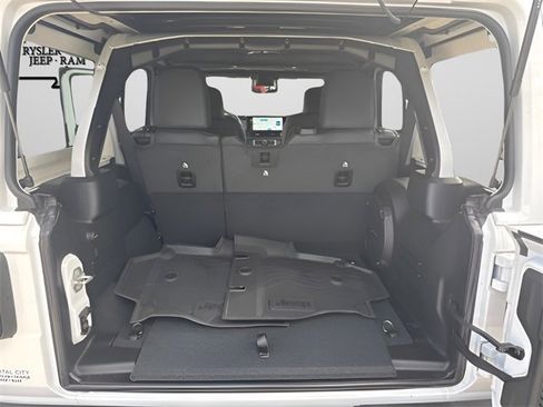 New 2026 Jeep Wrangler Unlimited Rubicon image 34