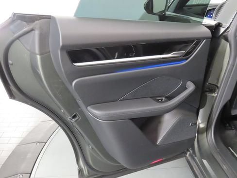 Certified 2025 Porsche Macan 4S Electric AWD/4WD image 46