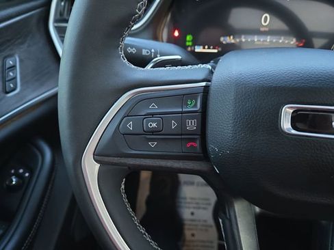 Used 2024 Jeep Grand Cherokee Limited w/ Black Appearance Package image 18