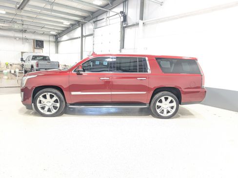 Used 2020 Cadillac Escalade ESV Luxury AWD/4WD image 6