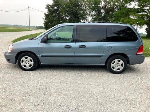 Used 2004 Ford Freestar SE image 2