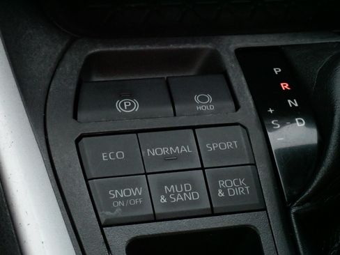 Certified 2021 Toyota RAV4 LE AWD/4WD image 26