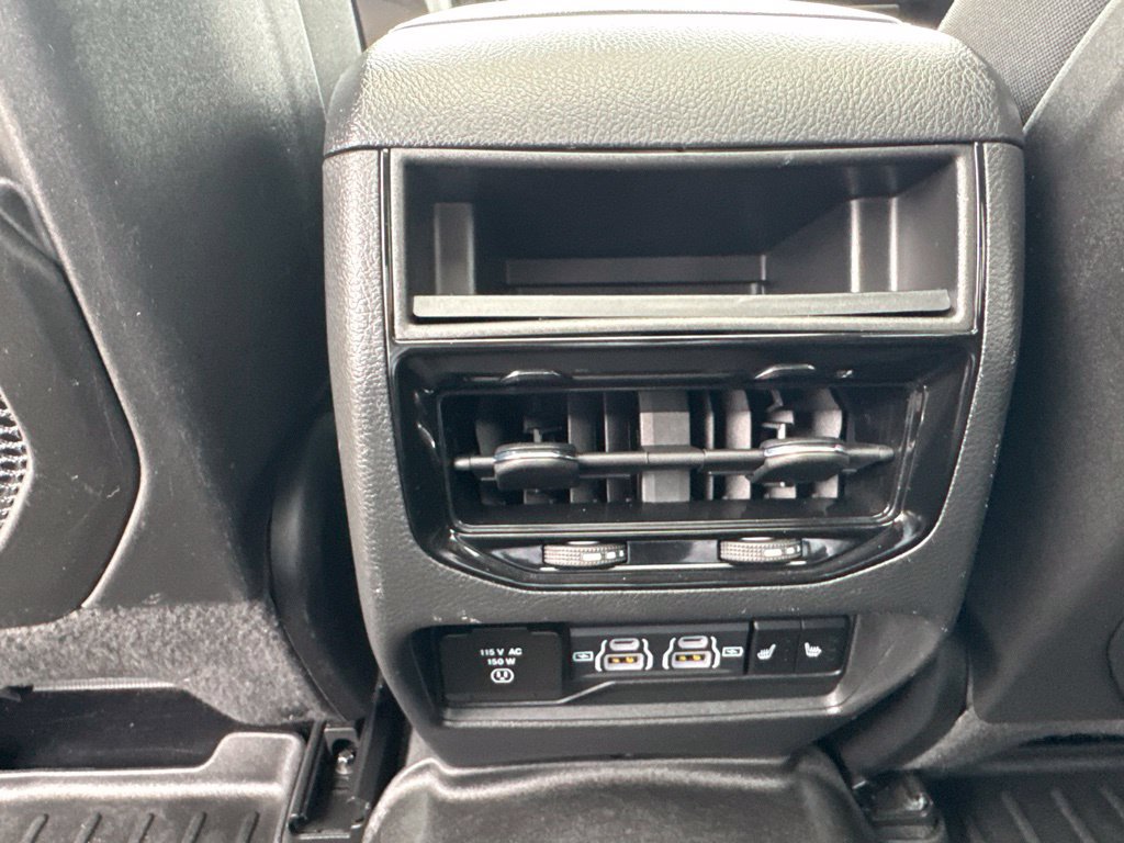 Used 2023 Jeep Grand Cherokee Limited w/ Black Appearance Package AWD/4WD image 20