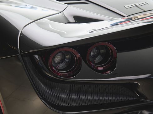 Used 2022 Ferrari F8 Tributo image 48