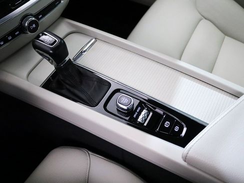 Used 2019 Volvo S60 T5 Momentum w/ Premium Package image 21