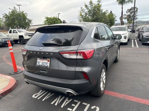 Used 2022 Ford Escape SE FWD image 3