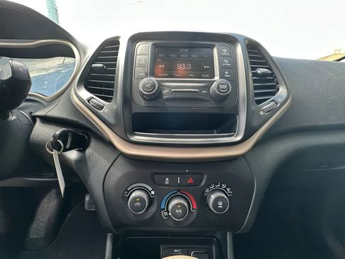 Used 2016 Jeep Cherokee Sport AWD/4WD image 23