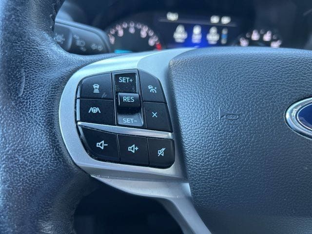 Used 2023 Ford Explorer XLT w/ Equipment Group 202A AWD/4WD image 16