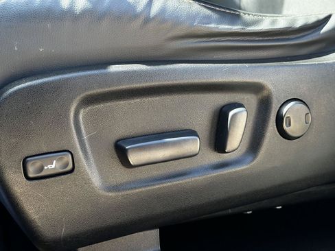 Used 2017 Toyota Highlander XLE w/ Carpet Mat Package AWD/4WD image 11