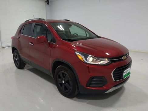 Used 2020 Chevrolet Trax LT w/ LT Convenience Package AWD/4WD image 13