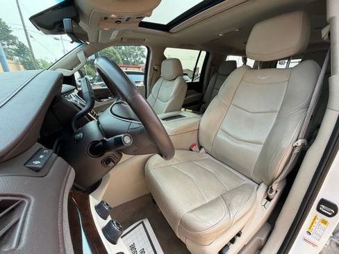Used 2017 Cadillac Escalade ESV Luxury AWD/4WD image 10