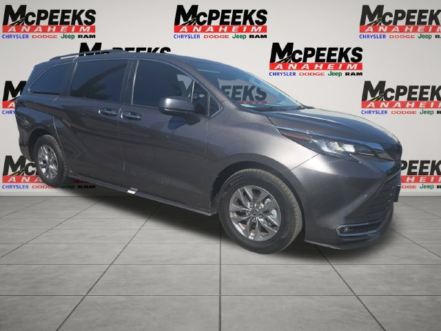 Used 2023 Toyota Sienna XLE FWD image 7