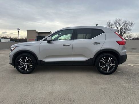 Certified 2025 Volvo XC40 B5 Core image 4