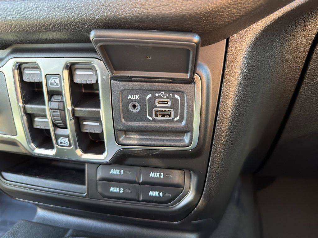 New 2026 Jeep Gladiator Sport AWD/4WD image 35