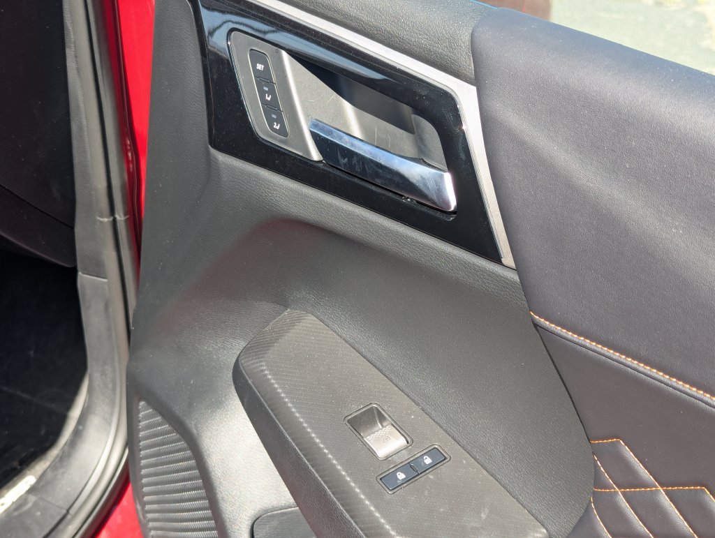 Used 2025 Mitsubishi Outlander 4WD Plug-In Hybrid image 42