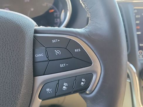 Used 2018 Jeep Grand Cherokee Overland image 22