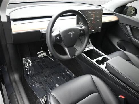 Used 2021 Tesla Model Y Long Range image 8