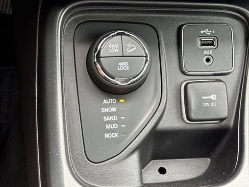 Used 2019 Jeep Compass Trailhawk AWD/4WD image 24