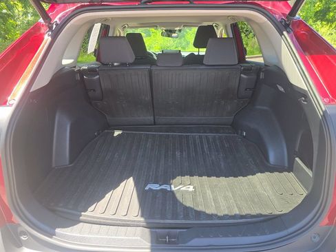 Used 2019 Toyota RAV4 XLE w/ Convenience Package AWD/4WD image 17