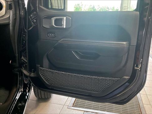 Used 2024 Jeep Wrangler Unlimited Sahara AWD/4WD image 12