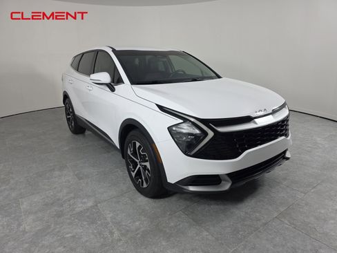 Used 2023 Kia Sportage EX image 3