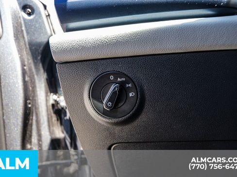 Used 2022 Volkswagen Taos SE image 36