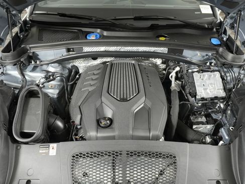 Certified 2025 Porsche Macan AWD/4WD image 45