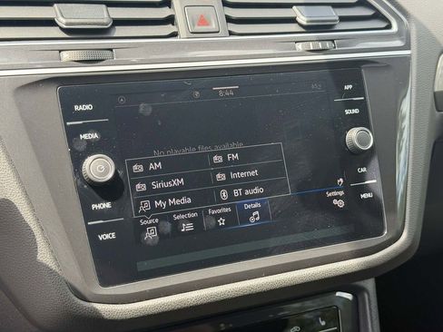 Used 2024 Volkswagen Tiguan SE FWD image 16