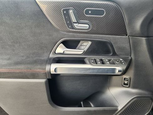 Used 2024 Mercedes-Benz GLB 250 image 17