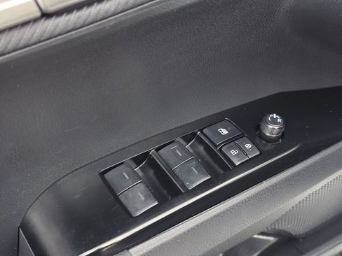 Used 2025 Toyota Camry SE image 30