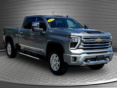 Used 2025 Chevrolet Silverado 2500 High Country w/ Technology Package AWD/4WD image 1