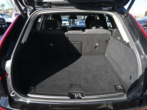 Used 2025 Volvo XC60 B5 Plus image 12