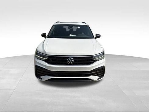 Used 2023 Volkswagen Tiguan SE R-Line FWD image 7