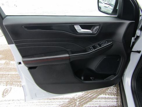 Used 2025 Ford Escape ST-Line Select AWD/4WD image 18