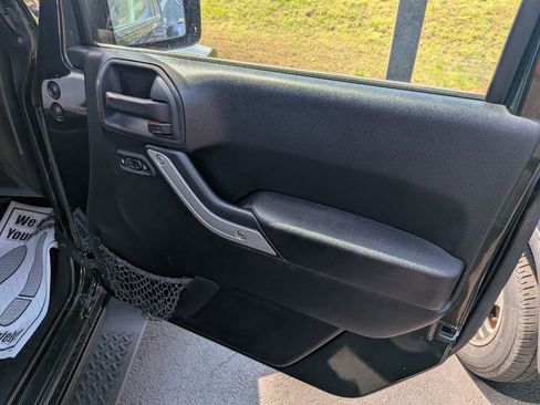 Used 2011 Jeep Wrangler Sahara image 11