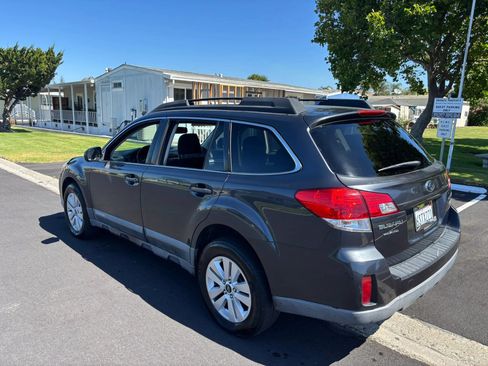 Used 2011 Subaru Outback 2.5i Premium AWD/4WD image 10