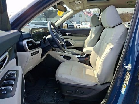 Certified 2024 Kia Telluride EX w/ EX Captain's Chair Package image 16