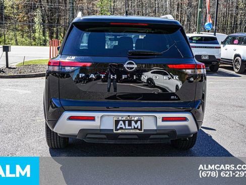 Used 2025 Nissan Pathfinder SL image 10