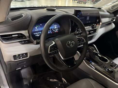 Used 2024 Toyota Highlander Platinum AWD/4WD image 15