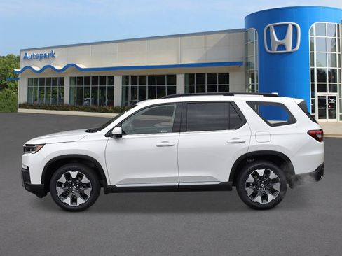 New 2026 Honda Pilot Touring image 2