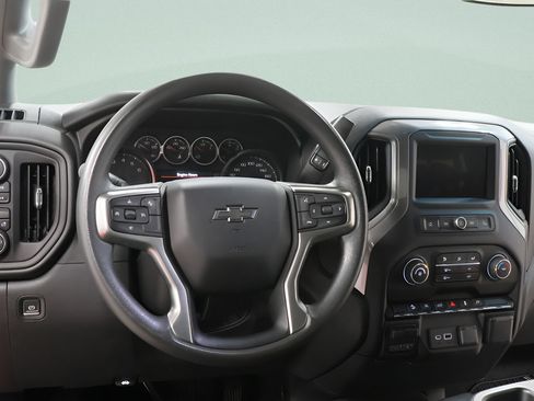 Used 2022 Chevrolet Silverado 1500 Custom Trail Boss w/ Safety Confidence Package AWD/4WD image 8