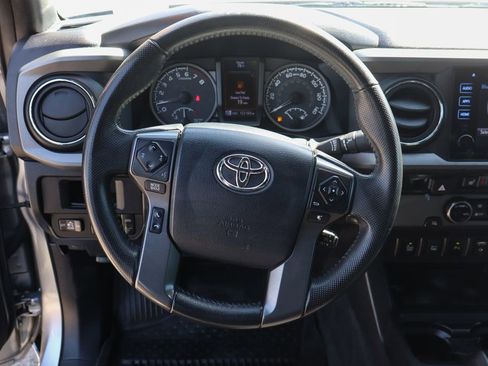 Used 2017 Toyota Tacoma TRD Off-Road RWD image 21
