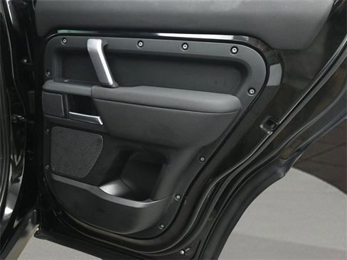 Used 2023 Land Rover Defender 110 X-Dynamic SE image 16