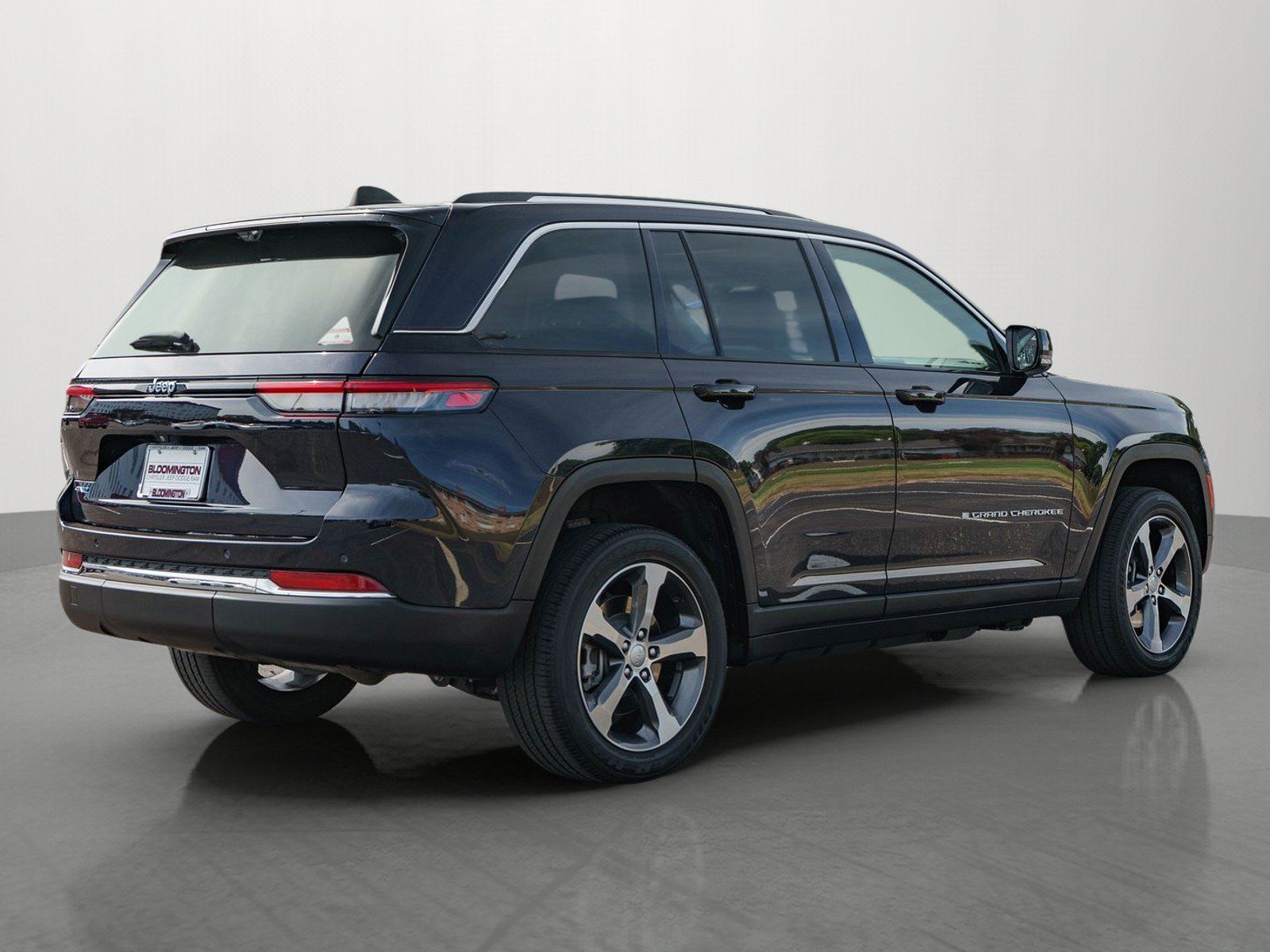 Used 2023 Jeep Grand Cherokee 4WD 4xe w/ Luxury Tech Group II image 7
