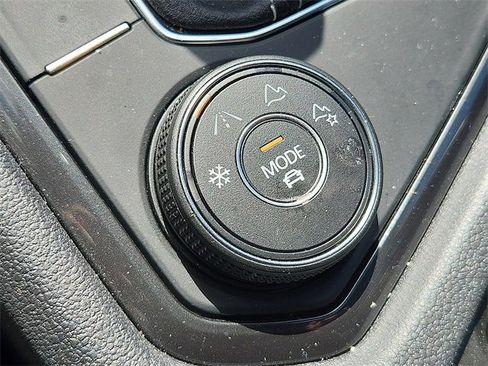Certified 2022 Volkswagen Tiguan SE image 26